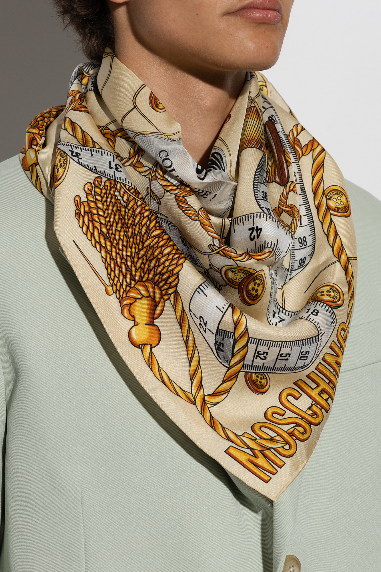 Moschino scarf discount wrap 52